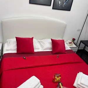 https://lux-house-airport.hotels-amalfi.com